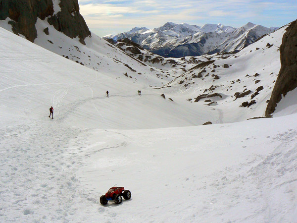 Emaxx on Ice , Snow Limts Trucktrial