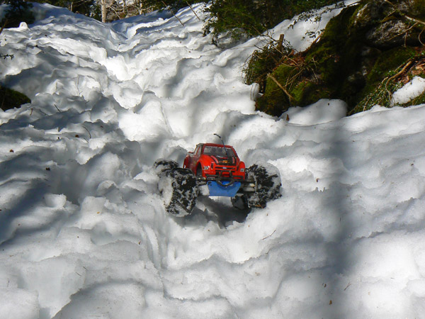 Emaxx on Ice , Snow Limts Trucktrial