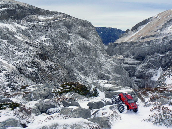 Emaxx on Ice , Snow Limts Trucktrial