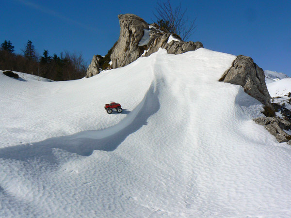 Emaxx on Ice , Snow Limts Trucktrial