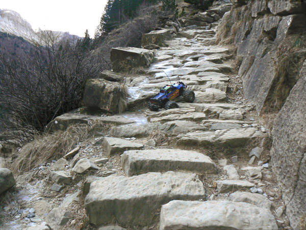 Hielo en grietas y entre bloques